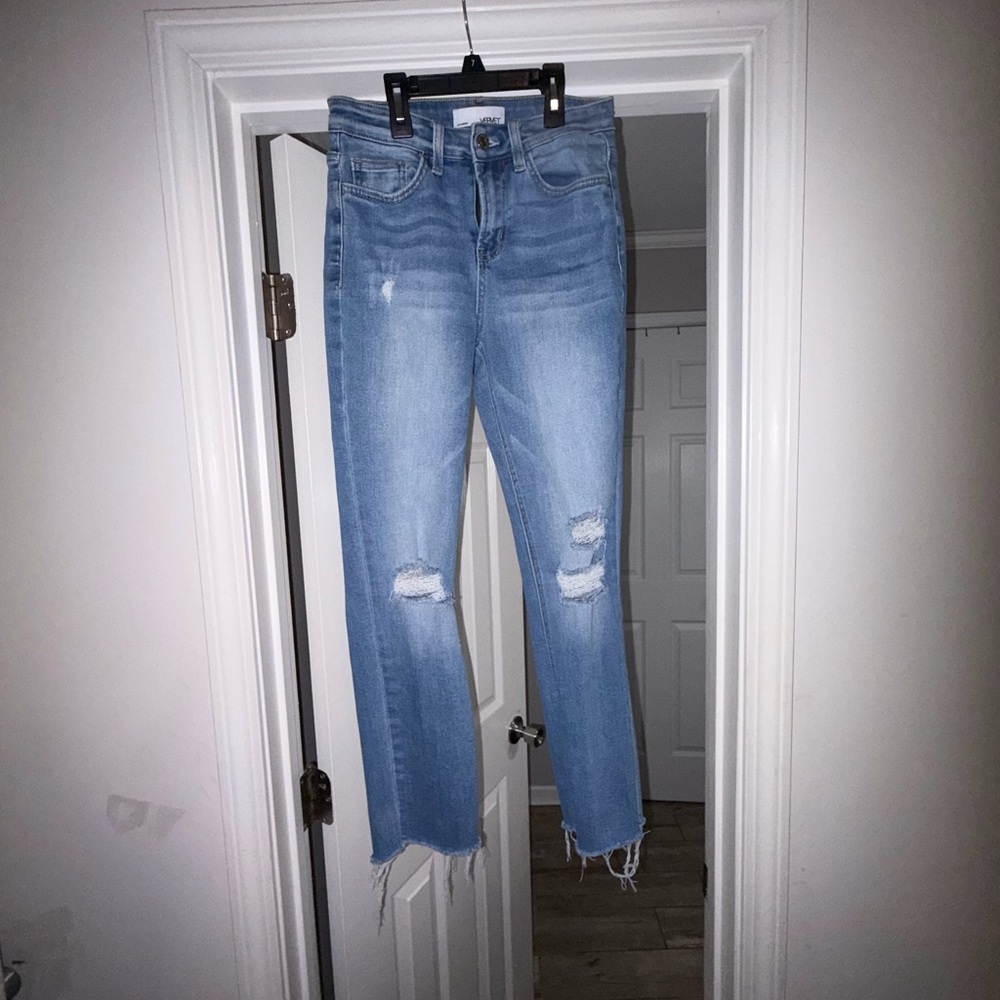Veverette cropped stretch blue jeans.